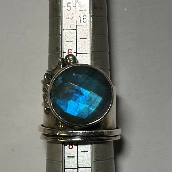 Boho-Magic Labradorite Fidget Ring - Picture 9 of 9